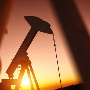 Oil Markets on Knife-Edge With Brent Poised for Violent Breakout Amid War Fears