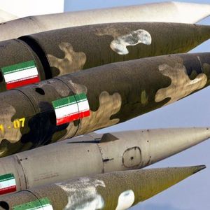 Iran Targets US Bases in Qatar; Novogratz Sees Market Upside If Retaliation Remains Limited