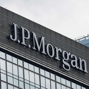 JPMorgan Strategist Dismisses Doom Forecasts Over US Debt and Tariffs