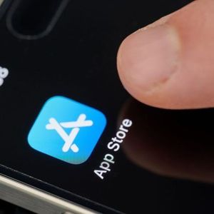 Jack Dorsey’s Messaging App Bitchat Goes Live in the Apple App Store