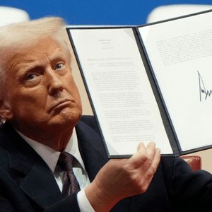 Trump Bans Debanking, Citing ‘Digital Asset Industry’ Targeting