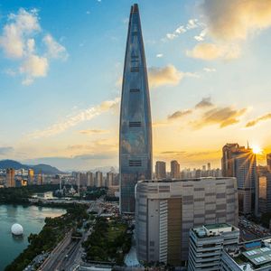 While Bitcoin Tops $122K, South Korea’s Price Gap Widens Again