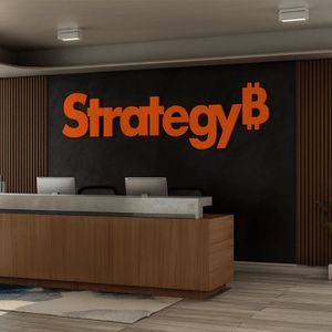 Behind Strategy’s mNAV Debate: Leverage, Risk, and Bitcoin