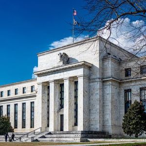 Fed Governor: Guardrails Essential for Stablecoins to Modernize Finance