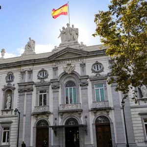 Judge Orders Detention of ‘Cryptospain’ in $300M Pyramid Scheme Case