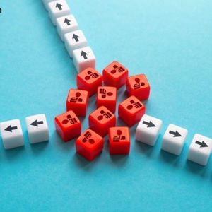 Bitcoin ETFs Suffer $870 Million Mass Exit as Ether Also Bleeds