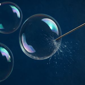 Weekly Roundup: Crypto Market Loses $280B, Bitcoin Risks Drop Toward $89K