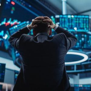 ETF Weekly: Bitcoin, Ether ETFs Bleed $1.8 Billion as Solana Stays Green