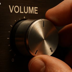 Bitcoin Price Watch: Volume Fades, but a Breakout Still Beckons