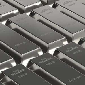 Retail Shifts to Silver: Purchase Lines Observed in Singapore