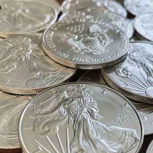 Silver Prices Surge in Shanghai Amid Backwardation, Signaling Tight Supply in China