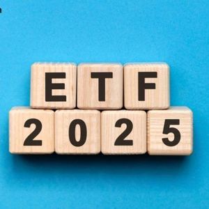 Bitcoin ETFs in 2025: A Year of Extremes, Rotation, and Resilience