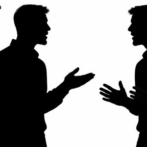 Bitcoin Retreats to $91,500 as Analysts Debate ‘Dead Cat Bounce’ vs. Accumulation