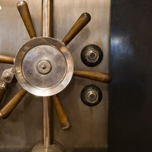 Falcon Finance Introduces Dollar‑Yield Bitcoin Vault, Expanding Stablecoin‑Based Income Options