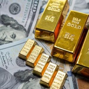 Political Tensions Lift Gold as Bitcoin’s Rally Fades