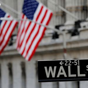 US Stocks Slide as Crypto Sector and Precious Metals Run Hot