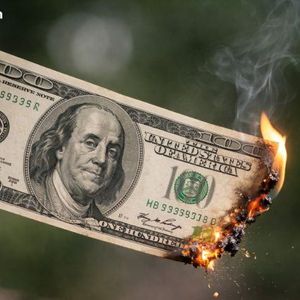 US Dollar Supremacy Cracking as Expert Warns Compounding Macro Dangers