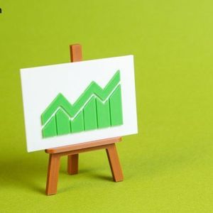 Mixed Start for ETFs as Ether Gains $49 Million While Bitcoin Sheds $105 Million