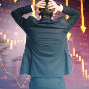 Altcoin Market Cap Slides Below $1T as Trump’s 15% Global Tariff Threat Rattles Investors