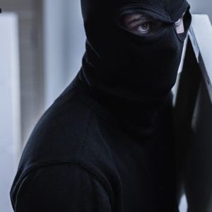 Bitcoin Extortion Plot Turns Violent as Fake Mailman Forces Way Into Home