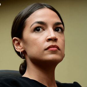 阿诺·奥赫·斯对特朗普关于伊朗战争混乱及市场预测操纵指控表示强烈批评，并指出市场上有关贸易流动的交易操纵指控。