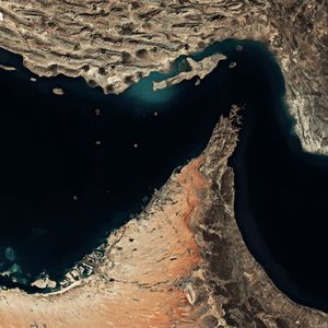 US Navy Enters Strait of Hormuz to Clear Iranian Mines, Bitcoin Falls 2.5%