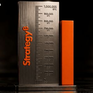 Strategy Could Reach 1 Million Bitcoin by Late 2026; River Notes STRC Inflows Dwarf ETF Net Gains