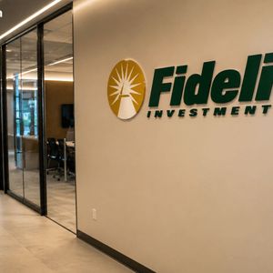 Fidelity Says Bitcoin Has Thin Profit Cushion as Macro Risks Drive 25% YTD Decline
