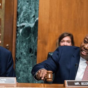 Pro-Crypto CLARITY Act H.R. 3633 Passes Senate Banking Committee 15-9