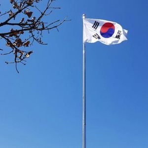 South Korea Halts KOSPI Trading After 8.4% Crash Trips Circuit Breaker