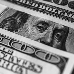 Robert Kiyosaki Renews Dollar Alarm as Bitcoin Becomes His Cash Escape