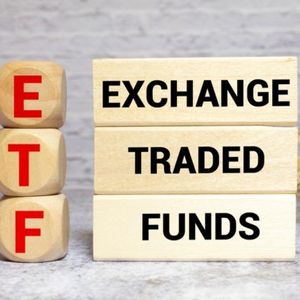 Bitcoin ETF Outflows Ease to $316 Million While XRP and HYPE Gain Momentum