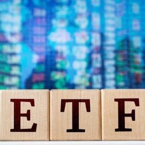 Crypto ETFs Split as Ether, HYPE and Solana Gain While Bitcoin Loses $295 Million