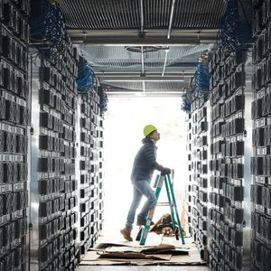 Bitcoin Miners Bank Strong September as Difficulty Barely Budges
