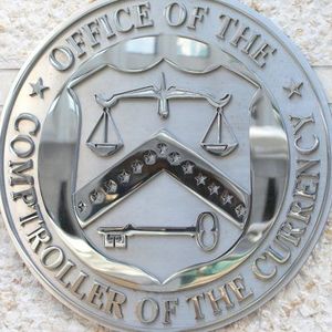 Community Bankers Sue US Banking Regulator Over ‘Side Door’ Crypto Charters