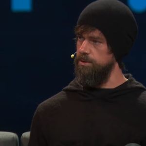 Jack Dorsey to Tim Cook: ‘Why Doesn’t Apple Pay Support Bitcoin’