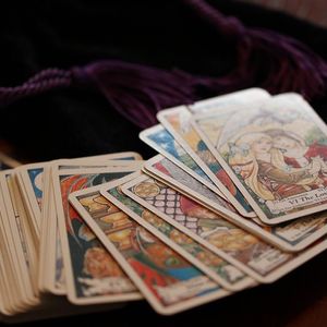 Thai Crypto Enthusiasts Reportedly Using Astrology and Tarot for Market Insights
