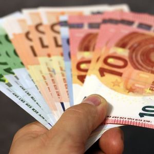 ECB’s Andrea Enria Cautions: Crypto Firms Risk Banking Regulations if Mimicking Bank Services