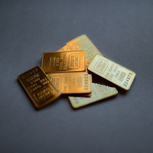 Central Banks Scramble for Gold as Dollar Worries Mount: Bloomberg Macro Strategist Simon White