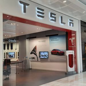 TSLA: Good News Helps Tesla Stock to Its 10th Consecutive Sessions of Gains, but How Long Can It Keep Up This Rally?