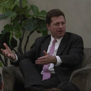 ‘Stablecoin Has Proven To Be an Astonishing Facilitator of Dollar-Based Global Transactions’, Says Former US SEC Chair Jay Clayton