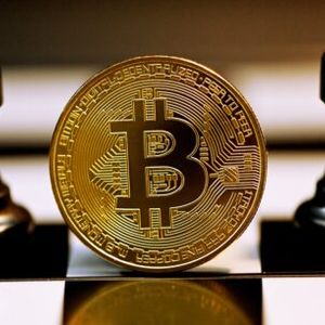 Bitcoin Active Addresses Sharply Decline Despite Transaction Demand, Why?