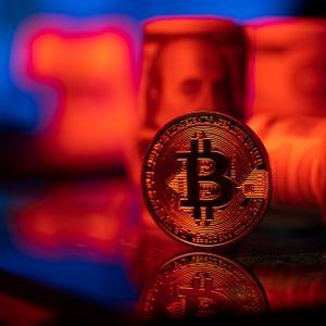 Bitcoin Weekly Chart Completes Double Top: Market Shifts Ahead?