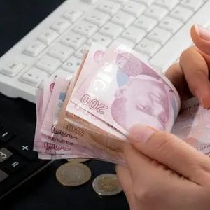 Uniswap’s Financial Win: New Fee Model Rakes In Over $1 Million In A Month Amid DeFi Frenzy