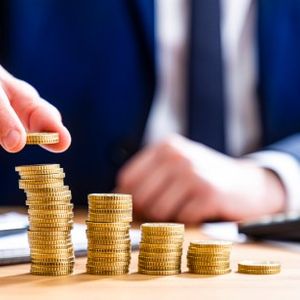 Crypto Analyst Reveals Top Altcoins To Buy Amid Market Slump