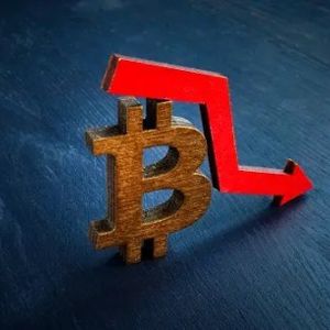 Historical Data Signals Bitcoin’s Imminent 25% Plunge – Time To Buy Or Bail?
