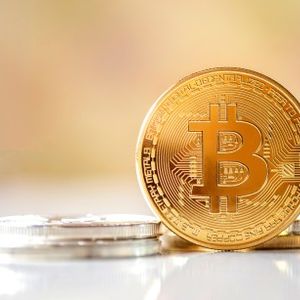 Bitcoin Bearish Signal: Analyst Predicts Potential Dip To $52,000