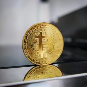 This Analyst Called The Bitcoin Price Crash Early, Total Prediction Says More Pain Is Coming