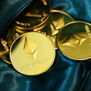 “Ethereum Is Not Dead”: Broadening Wedge Suggests Another Leg-Up Is Coming