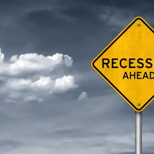 Goldman Sachs Flags 35% Recession Risk — What This Means For Crypto